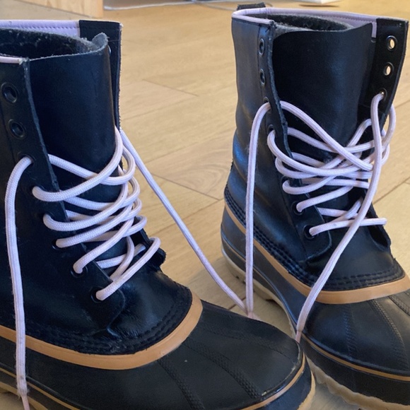 Shoes - Sorel leather winter boots